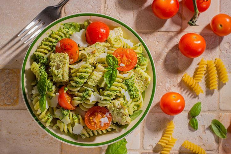 对于那些认为可以在晚上做饭的人来说，Lezizz日的菜单中有美味的选择