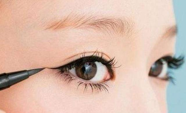 新手搞不懂护肤和化妆顺序？其实顺序很简单，拿起小本本记下来吧