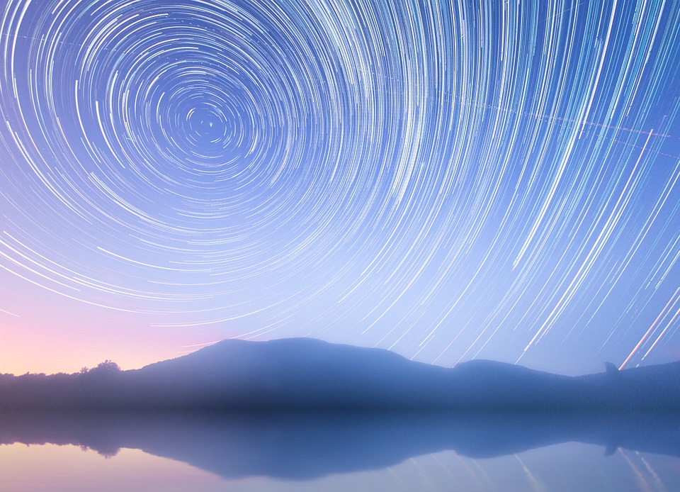 在大都市中该如何拍摄星轨这4招要知道