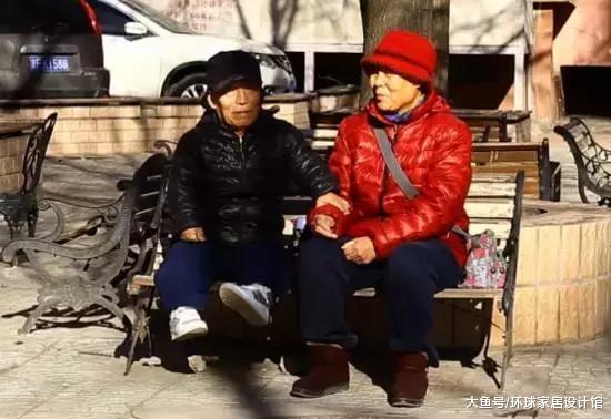 为侏儒一家爆改40㎡老房，全屋家具会变身，还有全球唯一升降马桶！