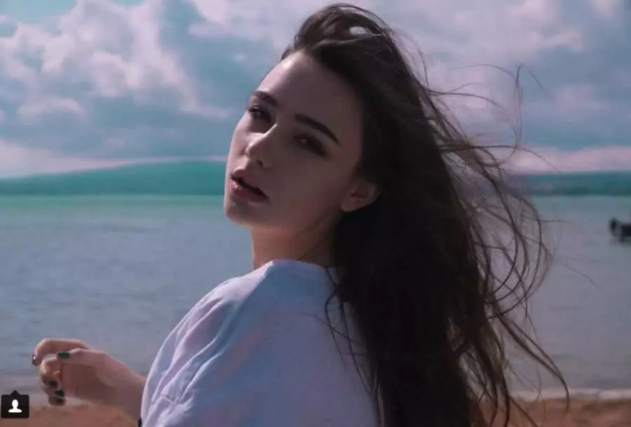 惊现“俄罗斯张柏芝”！妹子清纯与性感随意切换，然而她才19岁！