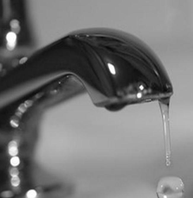 水龙头拧紧了还是漏水，不要着急换，看看是不是这里出了问题