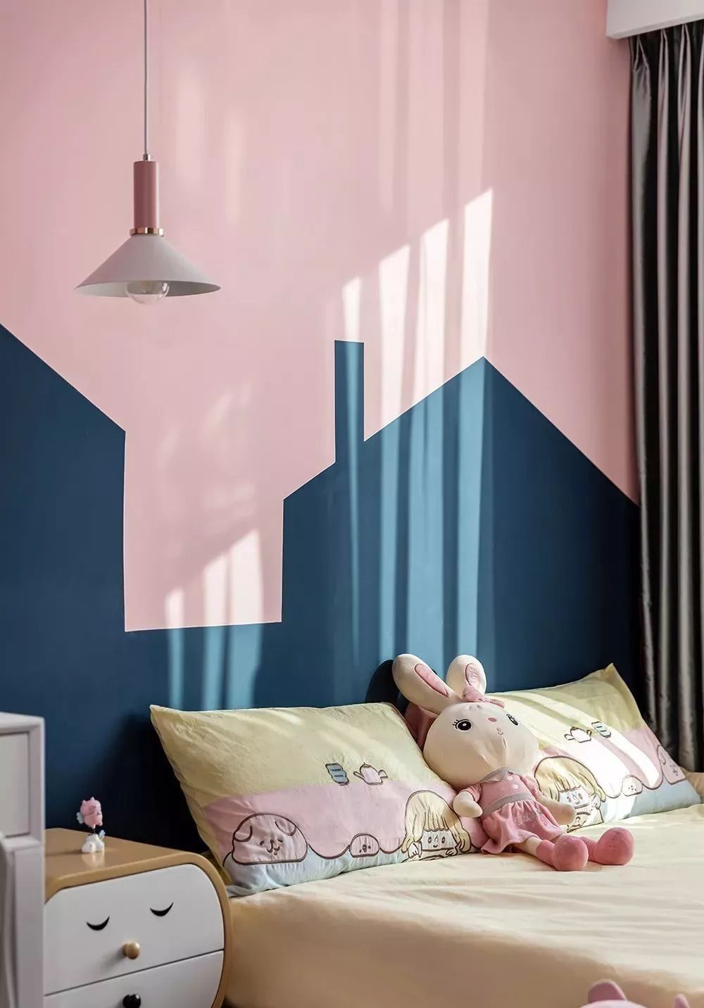 89㎡轻奢简欧混搭风三居室，流行色-经典蓝搭配，优雅大气！