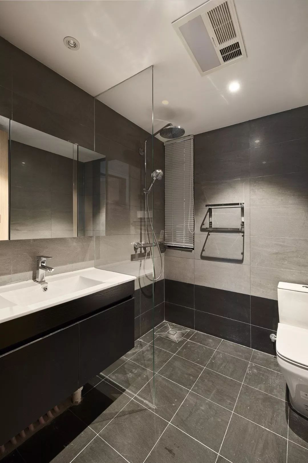 玻璃or浴帘，淋浴房用什么隔断好？