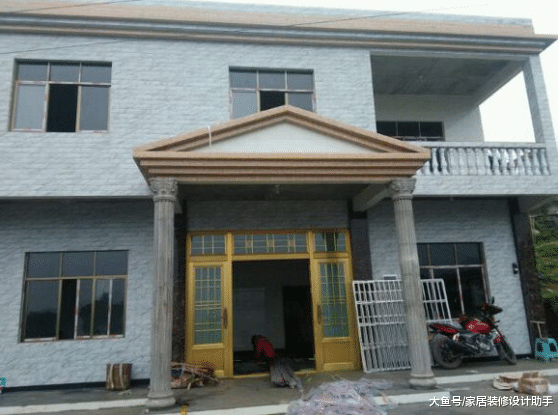 攒40万血汗钱、辛苦十个月为儿子建两层洋房, 却被儿媳批评一无是处