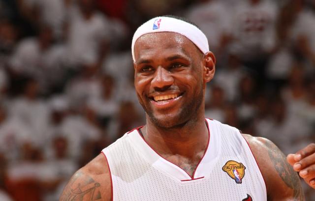 [斯蒂芬·库里]为什么说詹姆斯的耐操性是百年一遇呢？对比各个巨星同年龄段