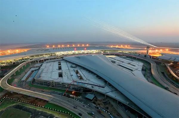 据说那些机场吞吐量在涨的城市，房价也在涨