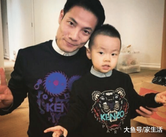 参观杨千嬅在香港的家，家里腾出一个房间放奖状，获奖也太多了吧