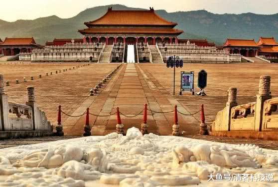 炸平13座山，只是为了复刻故宫原形？门票是故宫的4倍！网友：没有可比性！