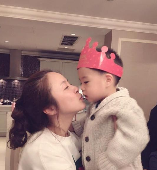 参观连奕名现实的家，茶室布置最霸气，如今到了爱喝茶的年纪