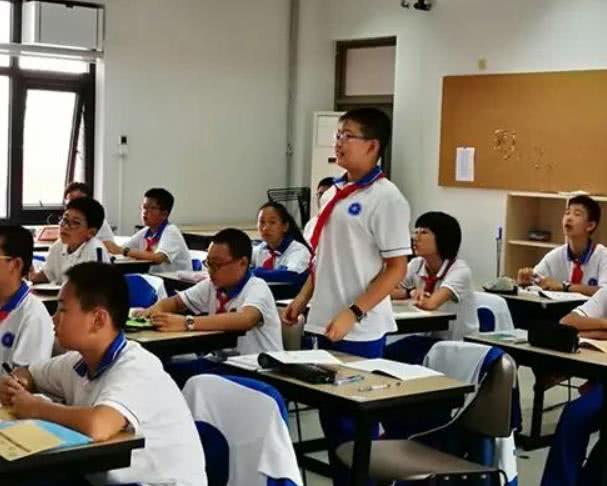 初中在校时，这3种同学“班霸”都远离，大家都要注意了