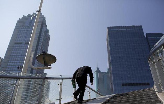 一个信号，国家出手帮忙传递购房新导向，楼市“降息+回落”？