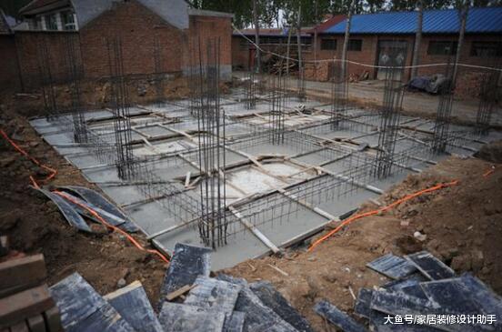 自学3年后花36万建框架结构、加气水泥砖三层别墅, 完工后全村最富