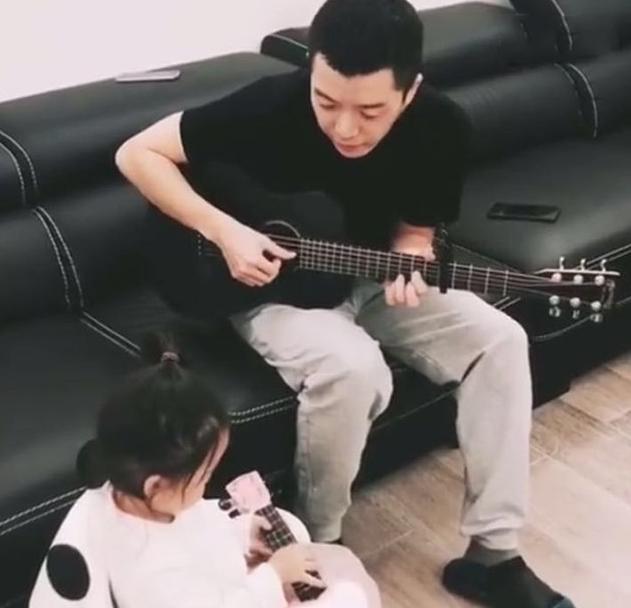 ?晒晒王栎鑫住的豪宅，如今已经变身＂女儿奴＂，家里装修很温馨