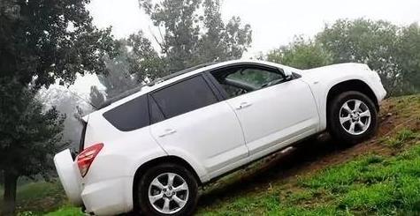 开手动挡用这3种方式挂挡，不仅伤车，还有安全隐患！