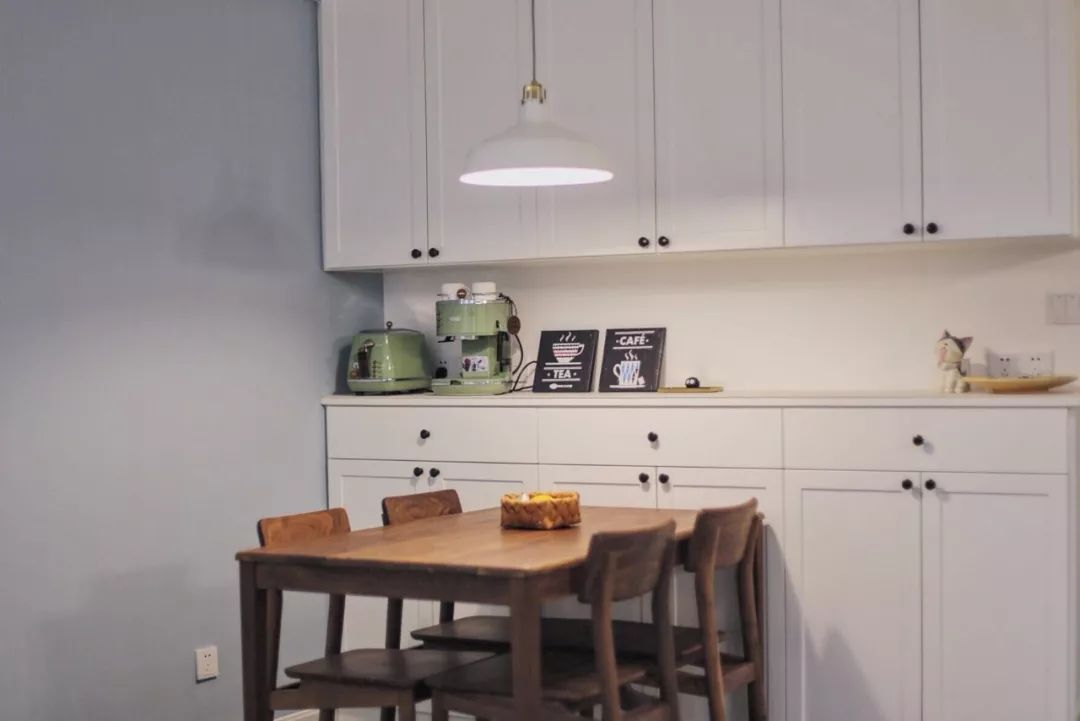 定制餐边柜，记得带抽屉，很方便的设计！