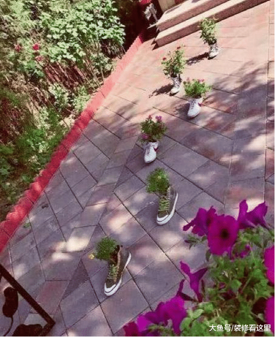 带你参观王媛的豪宅设计，房子面积超大，连楼梯都是实木打造