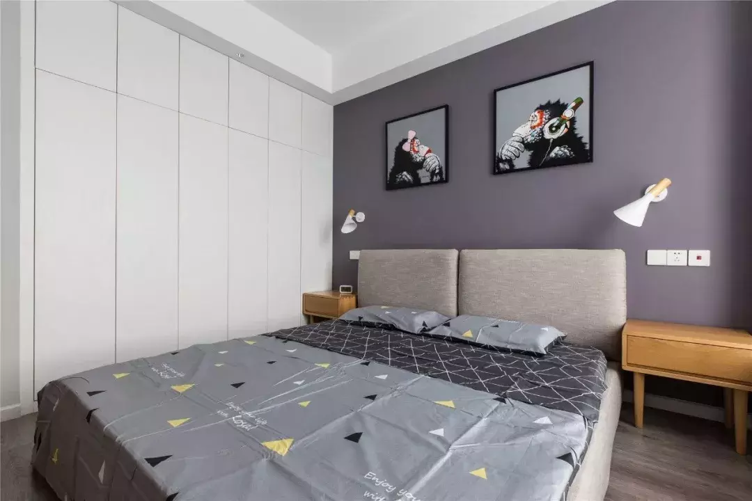 现在的柜子都流行做无门把手的, 小户型更需要极简范