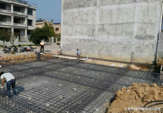 蛮横邻居不让打桩，憋屈砸12万做满堂红建三层，让邻居无比汗颜