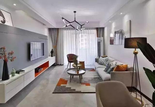 簡約兩居室裝修，橙色的點綴讓灰白空間瞬間青春活力！