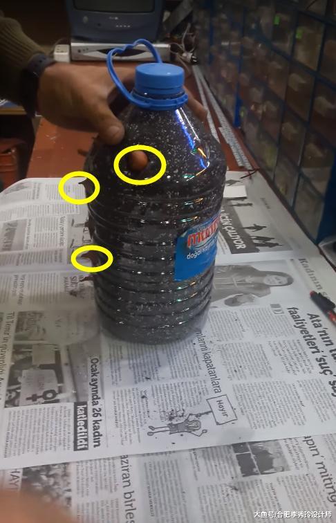 ?塑料油桶斜切几刀，能种30颗洋葱，个头大又好看，叶子还能炒着吃