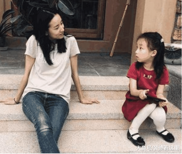 周迅现实的豪宅，房子很像古代的房子，住在里面仿佛穿越了一样