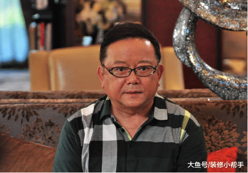 老戏骨王刚老师的豪宅，一家人住在独栋大别墅，周边环境真好