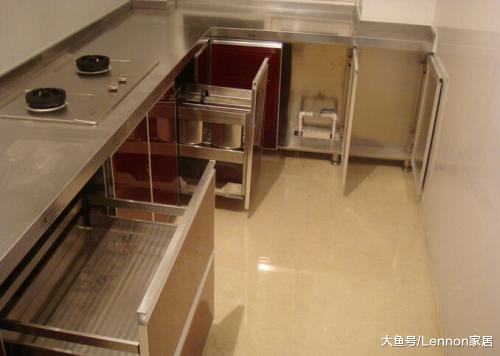 厨房安装橱柜，让工人照着这个来做，使用寿命长又省空间