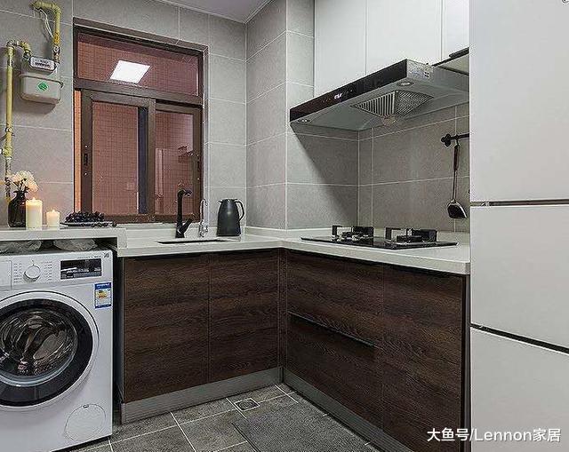 国人把洗衣机放阳台，外国人却把它放厨房，他们不怕油烟吗？