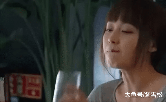 37岁姚笛素颜憔悴，拿奖却被骂：出过轨的女人活该一生黑