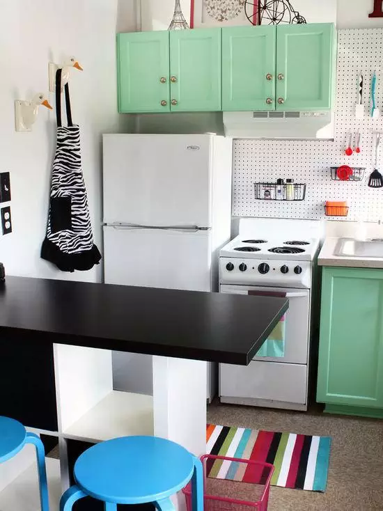 虽然厨房很小，但也要好好装修，好心情就靠它了！