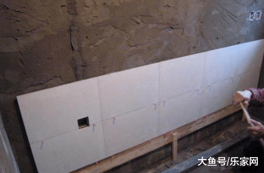 衛生間鋪墻磚底部萬萬別貼，老瓦工說非常實用，后悔裝早了！