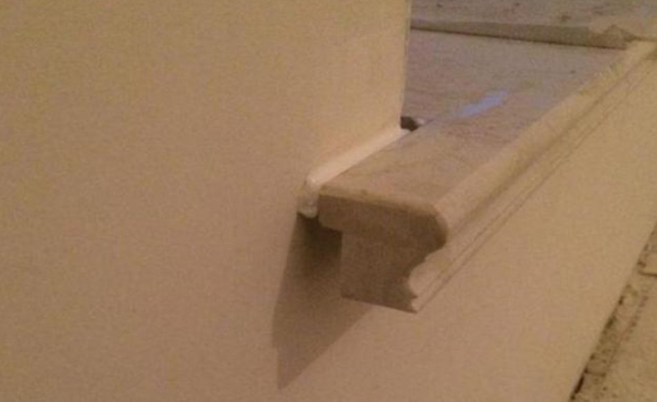 窗台石有问题，师傅还说正常，要带他去朋友家，他不收费了