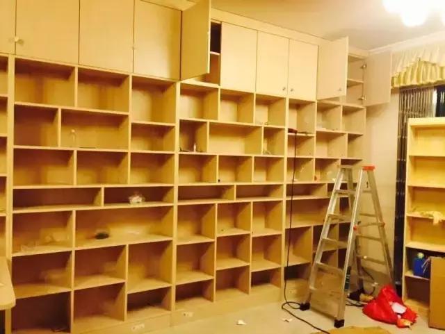 客厅变书房, 治好全家爱看电视的毛病【漫画】