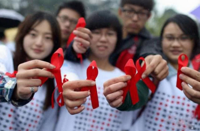 林小雪|艾滋病“潜伏期”短则6天,最长可达14年!身体有3症状要注意!