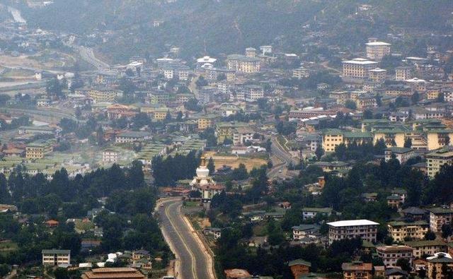 10块人民币，在“亚洲最穷”的不丹能买啥？答案叫人难以置信