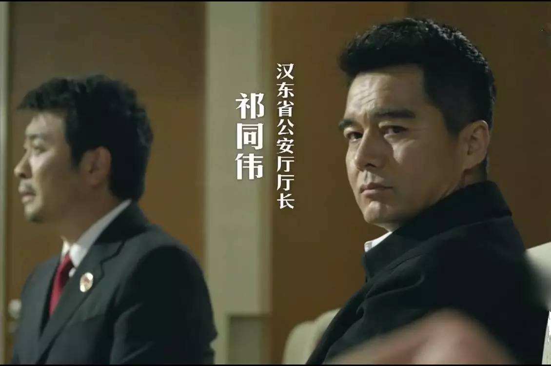 建议50后的男士，穿新式“领导夹克”，沉稳又大气