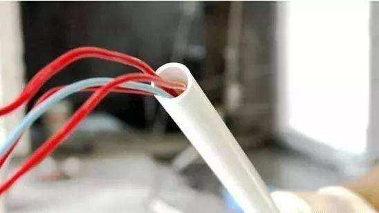水电改造4平方电线够用吗？用错了真心塞，难怪老师傅气得直跺脚