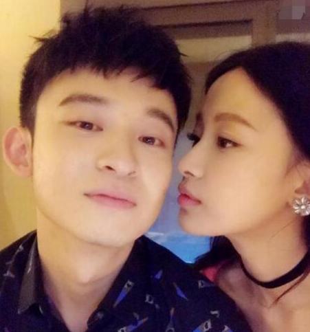 孙怡晒出自己住的豪宅，跟老公两人都是90后，却喜欢上红木家具