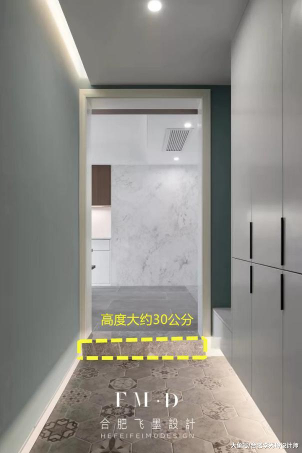 大平层不好卖，如今开发商改成错层住宅，落差30公分不用砌墙做隔断了