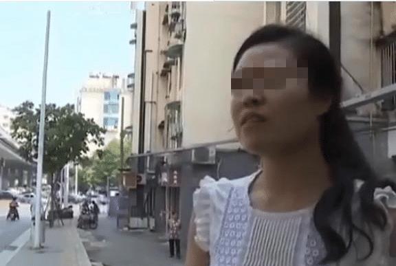 父亲逝世留下房产，女儿相处二十多年的闺蜜撬锁霸占：你爸欠我的