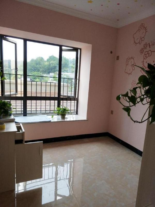 老公找表哥裝修完工的新房，還沒家具就很漂亮，電視墻很喜歡！