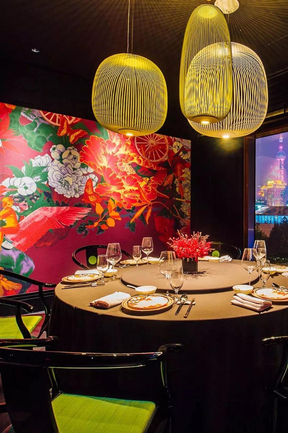 設計與美食共存，在高顏值餐廳與千條海洋生物共進晚餐！