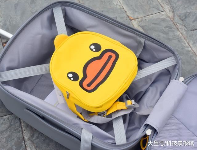 小米生态链推出带娃神器，20寸稚行溜娃箱让收纳出行两不误