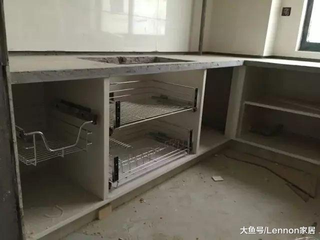 厨房安装橱柜，让工人照着这个来做，使用寿命长又省空间