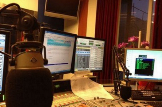 华少晒现实的豪宅，主持人吸金力太强了，光衣帽间就价值过千万