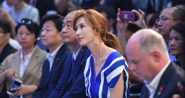 林志玲官宣成为日本媳妇多图回顾志玲未嫁时刻