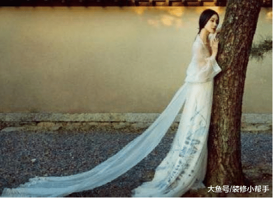 走进刘诗诗现实的豪宅，房子装修真豪华，跟皇室的皇宫一样