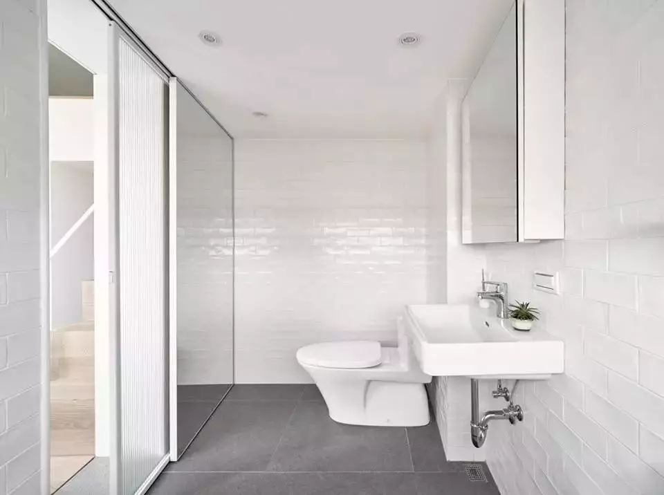 18㎡简约小公寓，竟然有两张床，巧妙设计逆天了！