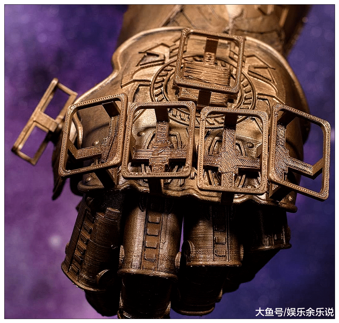 “灭霸”手套新玩法，看完我扶着墙走，网友：是魔鬼还是秀儿？